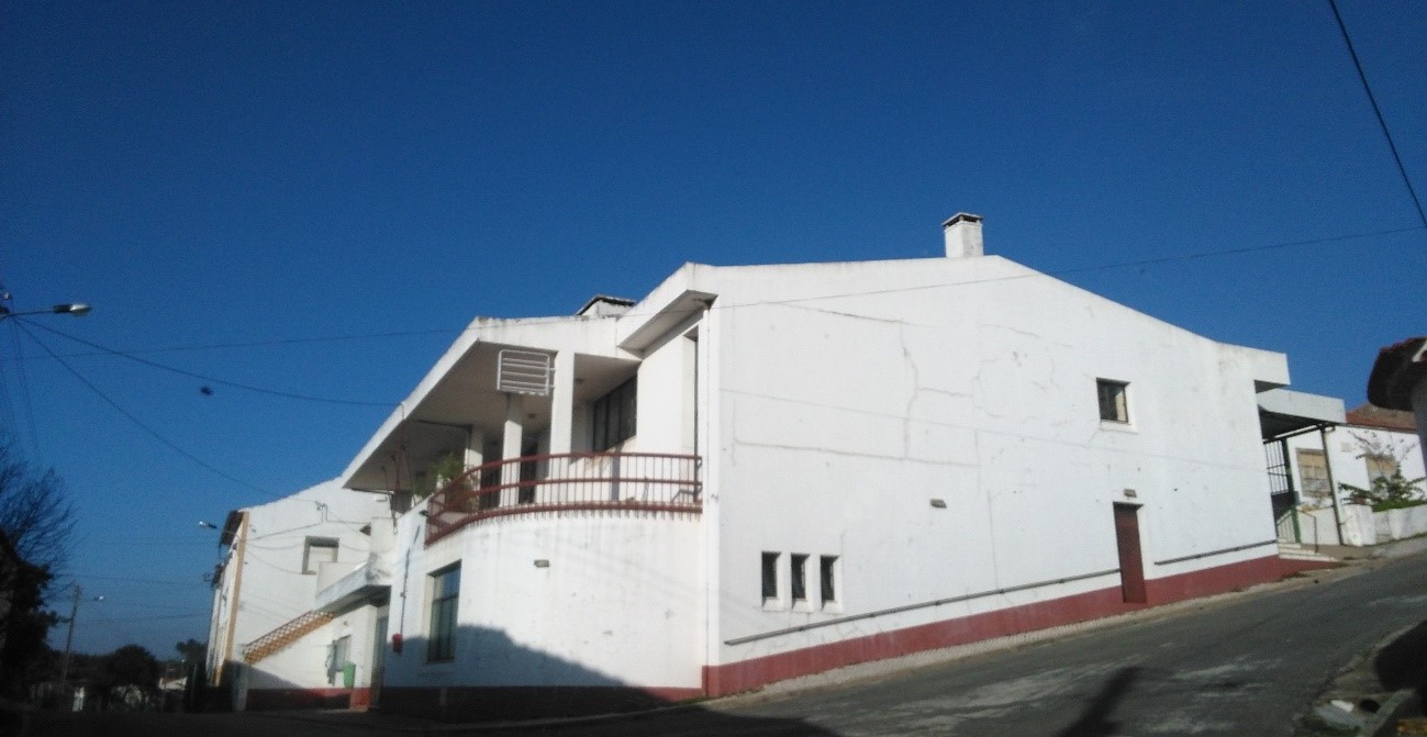 Sede do Centro Recreativo e Cultural de Alviobeira